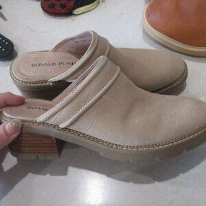 Donald Pliner Women's Sahara Suede Wedge Mules beige embossed 7 m